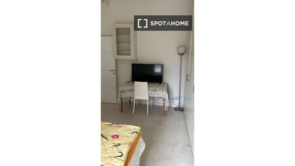 Double room Bologna, 3 beds — photo 16