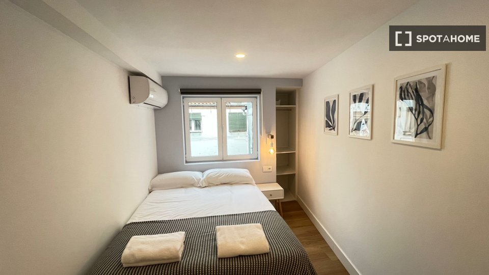 Double room Madrid, 5 beds — photo 18