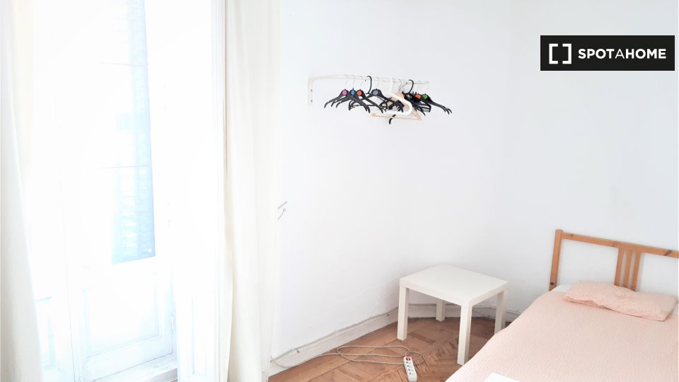 Double room Madrid, 12 beds, 280m² — photo 3