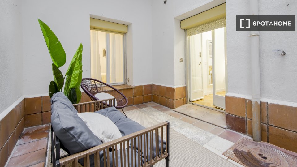 Double room Madrid, 5 beds, 130m² — photo 13