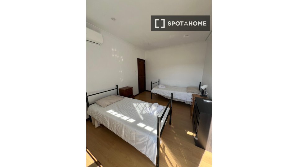 Double room Porto, 5 beds, 400m² — photo 16