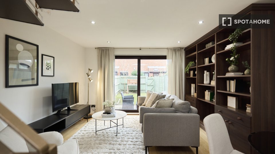 Apartment London, 2 beds, 58m² — photo 1