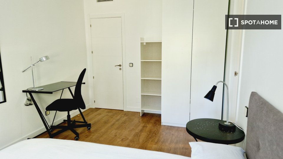Double room Madrid, 8 beds — photo 6