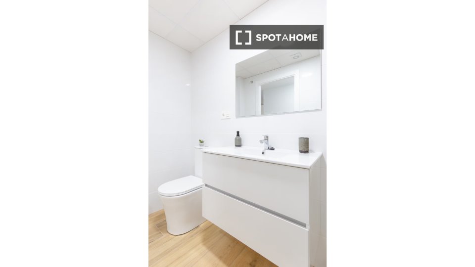 Double room Alicante, 8 beds, 201m² — photo 13