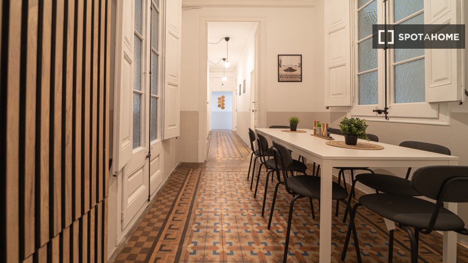 Double room Barcelona, 9 beds, 200m² — photo 3