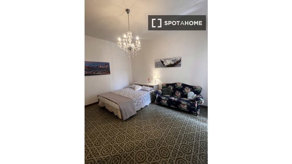 Double room Florence, 3 beds, 90m² — photo 38