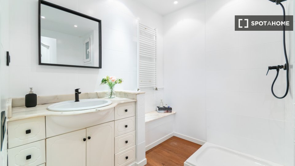 Double room Barcelona, 6 beds, 190m² — photo 14