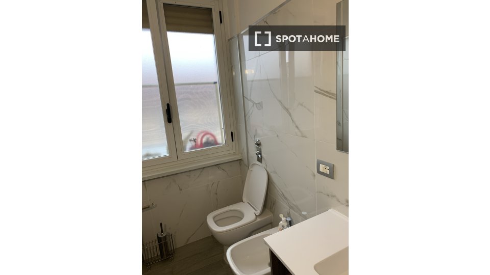 Double room Milan, 2 beds, 70m² — photo 13