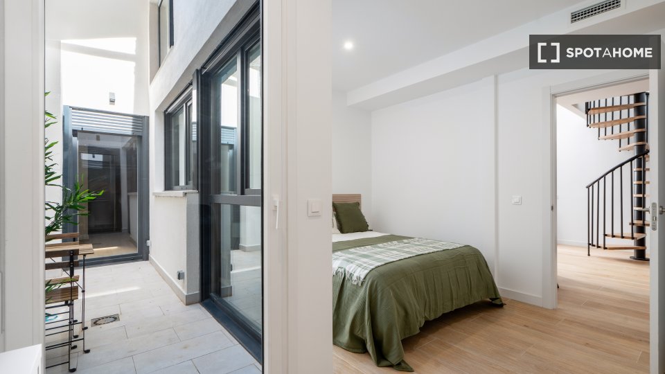 Double room Madrid, 4 beds, 140m² — photo 5