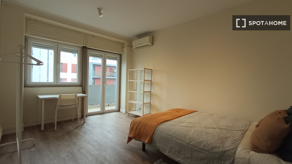 Double room Lisbon, 9 beds, 160m² — photo 15