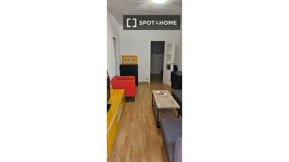 Double room Barcelona, 3 beds, 90m² — photo 15
