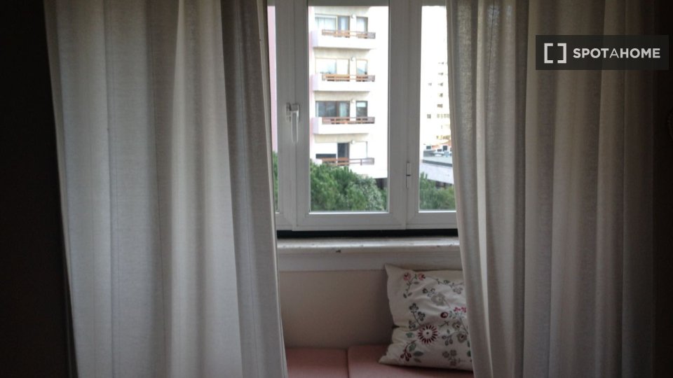 Double room Lisbon, 4 beds — photo 26