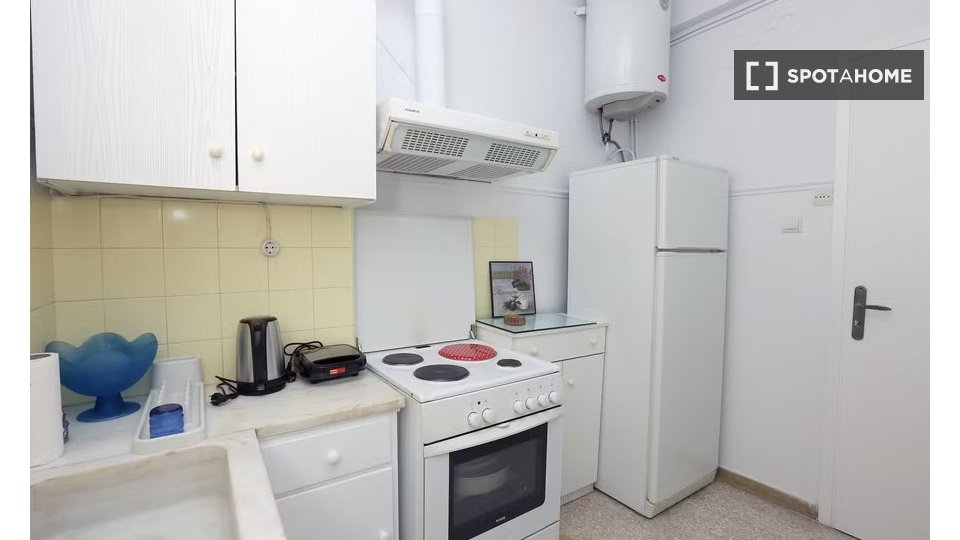 Double room Athens, 3 beds — photo 7