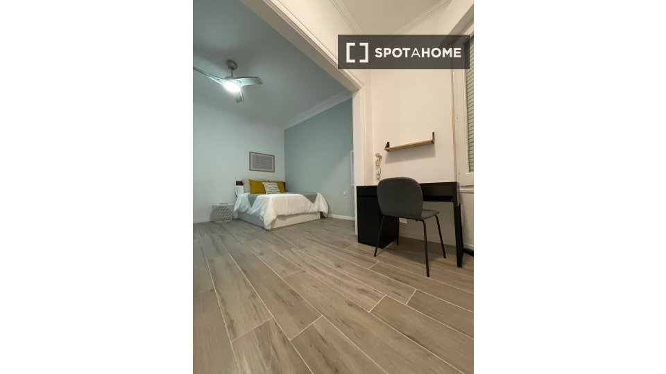 Double room Barcelona, 6 beds, 140m² — photo 5