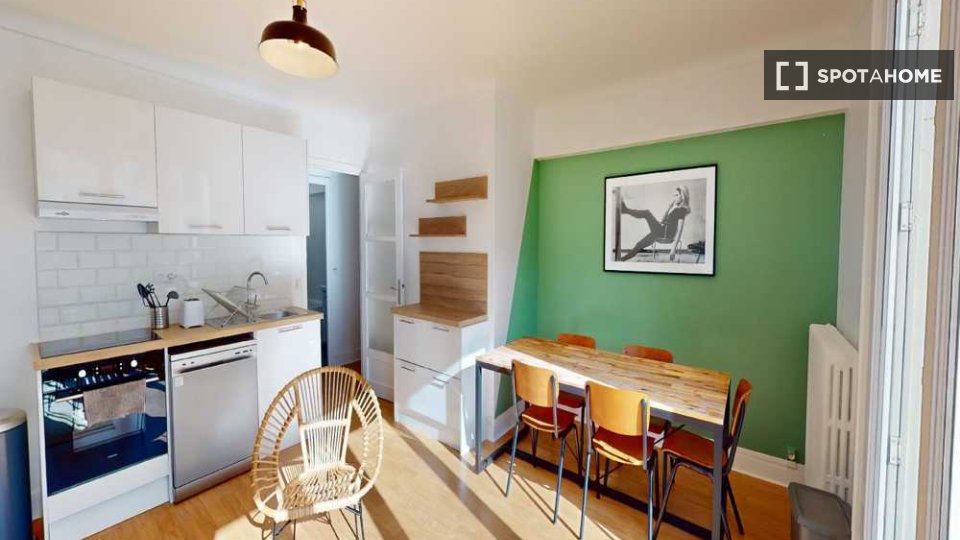 Double room Paris, 5 beds, 110m² — photo 3