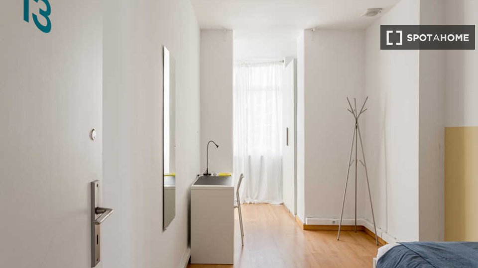 Double room Lisbon, 13 beds — photo 45