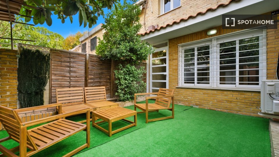 Double room Madrid, 4 beds, 110m² — photo 12