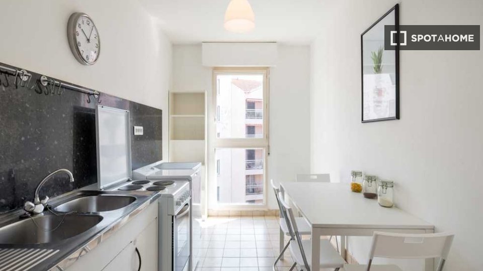 Double room Lyon, 5 beds, 100m² — photo 9