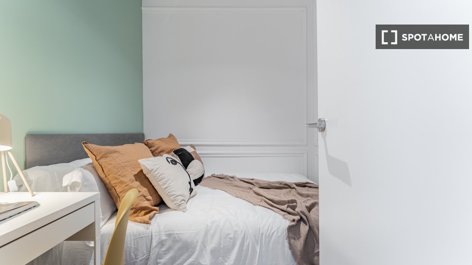 Double room Madrid, 10 beds, 173m² — photo 70