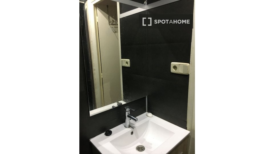 Double room Barcelona, 5 beds, 50m² — photo 6