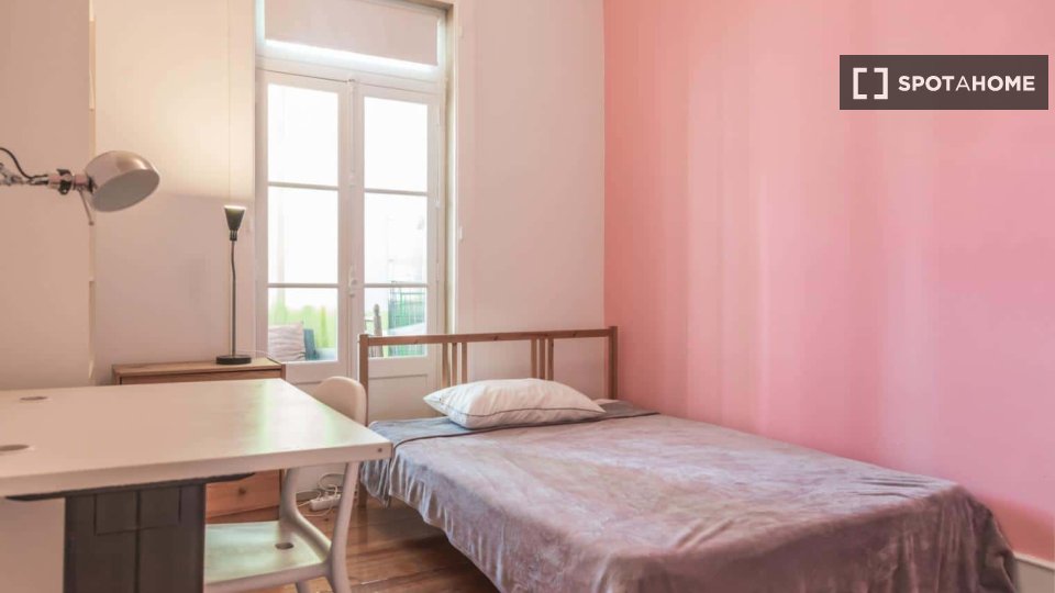 Double room Lisbon, 7 beds — photo 24