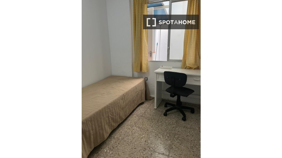 Double room Santa_Cruz_De_Tenerife, 4 beds, 90m² — photo 3