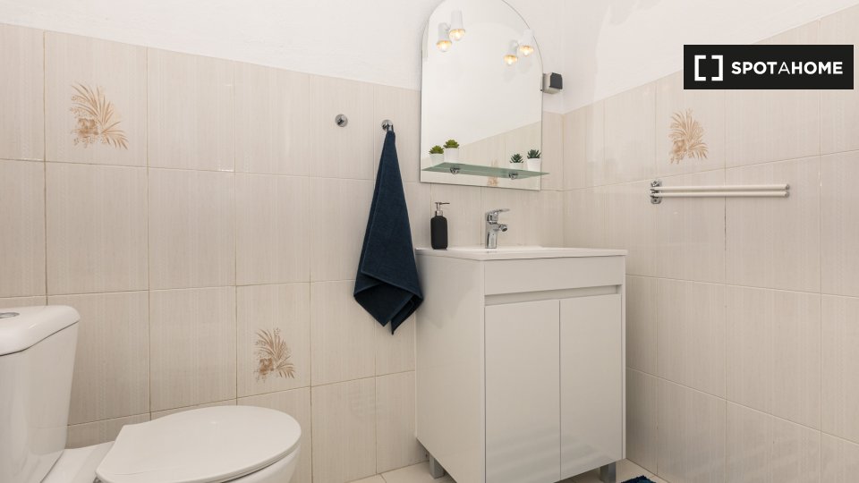 Double room Lisbon, 4 beds — photo 12