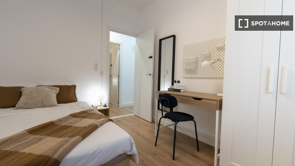 Double room Madrid, 4 beds — photo 9