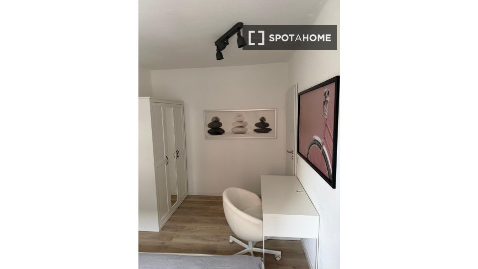 Double room Dusseldorf, 4 beds, 100m² — photo 46