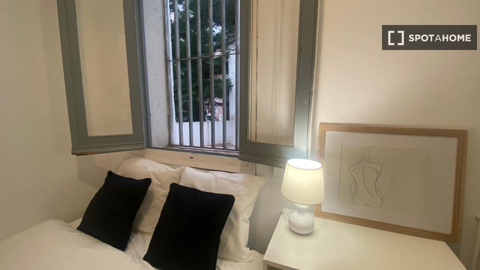 Double room Madrid, 5 beds — photo 8