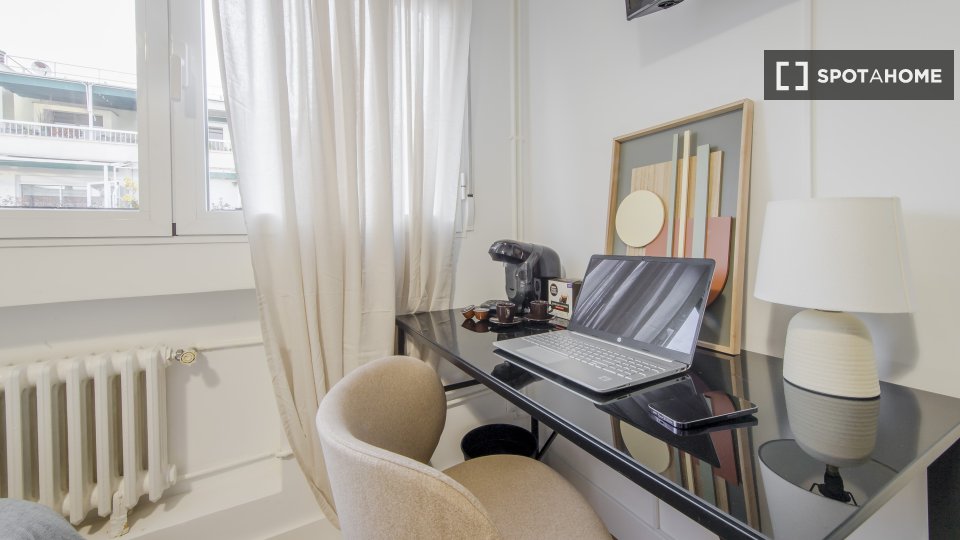 Double room Madrid, 7 beds, 180m² — photo 6