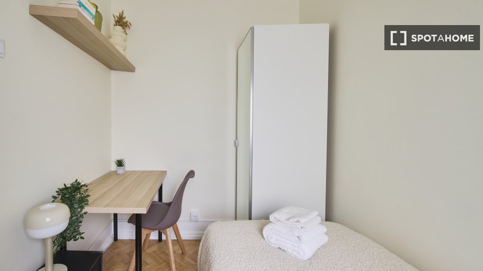 Double room Lisbon, 10 beds — photo 51