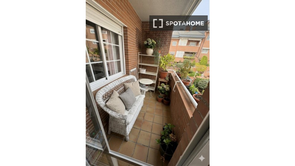 Double room Madrid, 3 beds, 95m² — photo 5