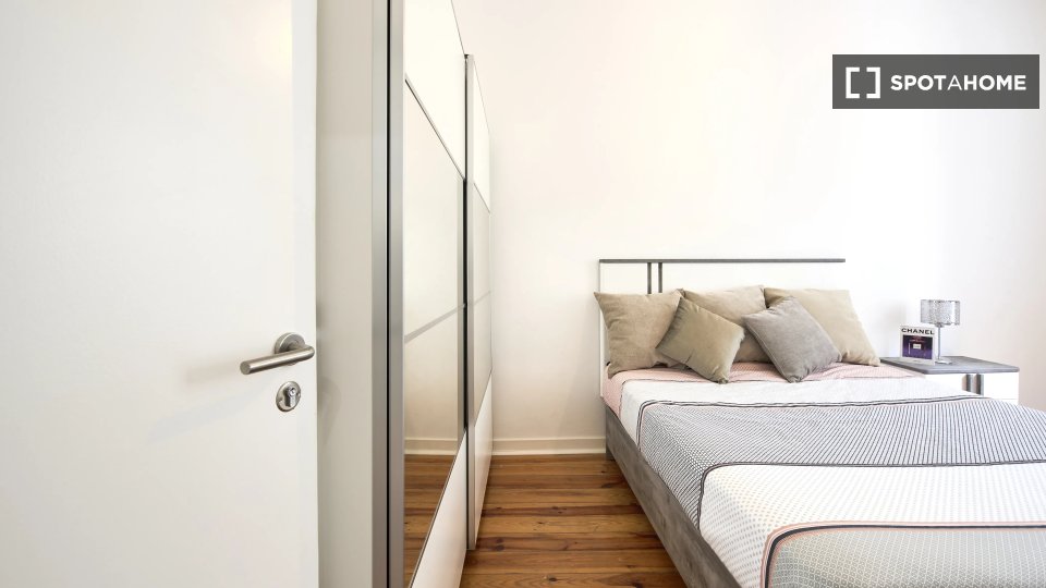 Double room Lisbon, 13 beds — photo 1