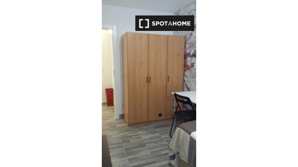 Double room Madrid, 3 beds, 68m² — photo 7