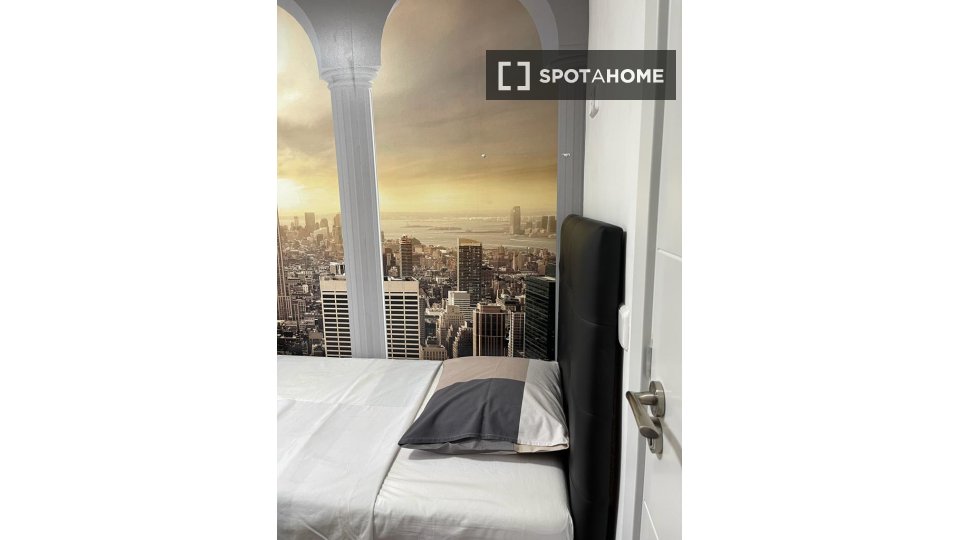 Double room Madrid, 3 beds — photo 17