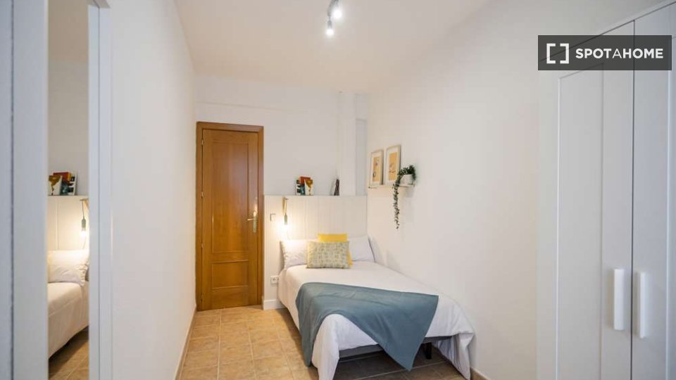 Double room Madrid, 25 beds — photo 11