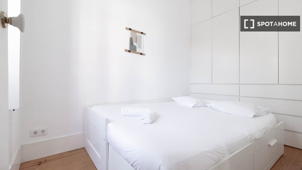 Apartment Lisbon, 2 beds, 75m² — photo 33