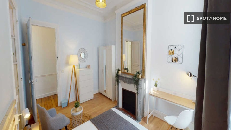 Double room Paris, 8 beds, 200m² — photo 2
