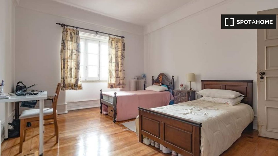 Double room Lisbon, 5 beds — photo 1