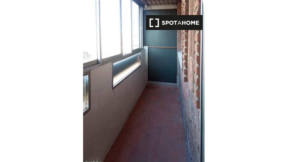 Double room Madrid, 5 beds, 95m² — photo 2