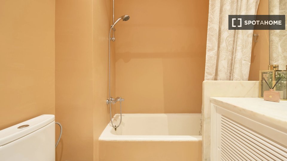 Double room Lisbon, 7 beds — photo 9