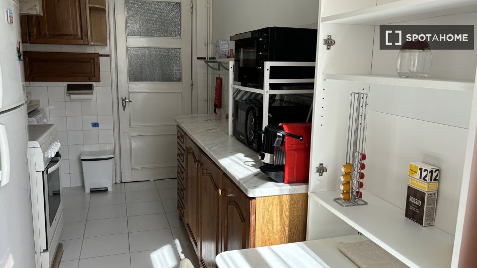 Apartment Lisbon, 1 bed, 77m² — photo 16