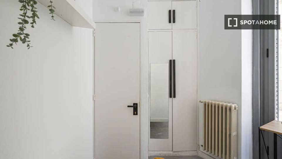 Double room Madrid, 68 beds, 2620m² — photo 55