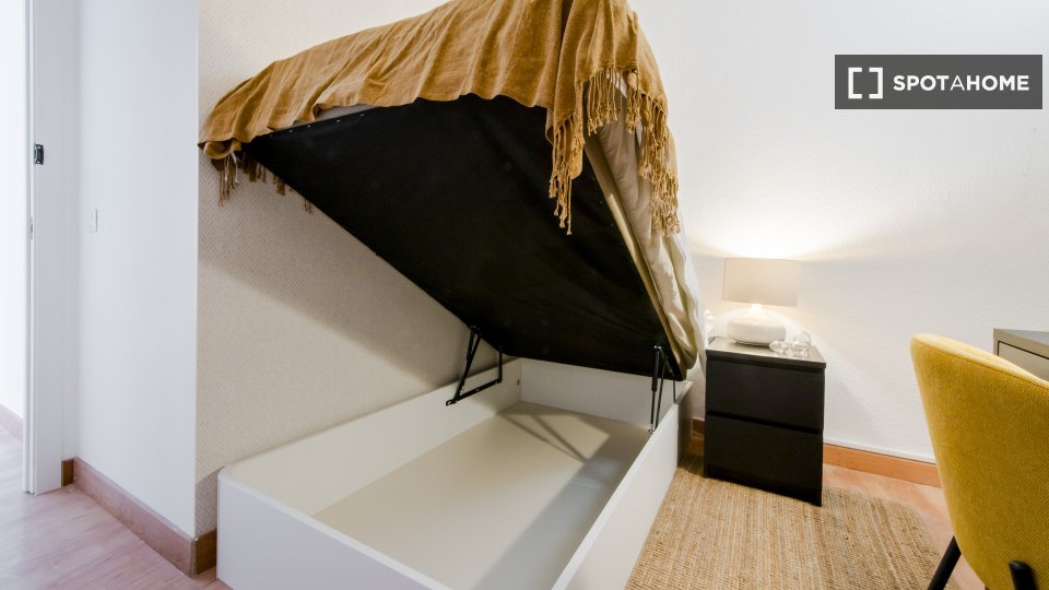 Double room Madrid, 5 beds — photo 15