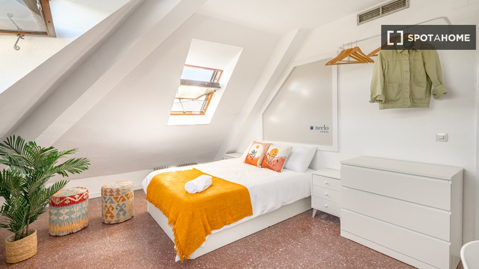 Double room Madrid, 17 beds — photo 17