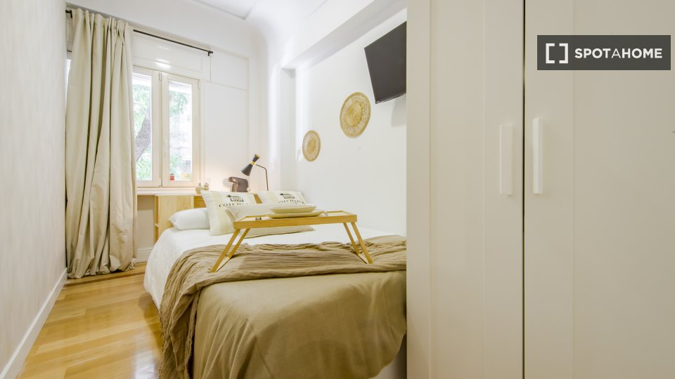 Double room Madrid, 13 beds, 266m² — photo 11