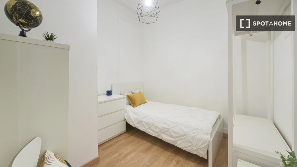 Double room Lisbon, 4 beds — photo 1