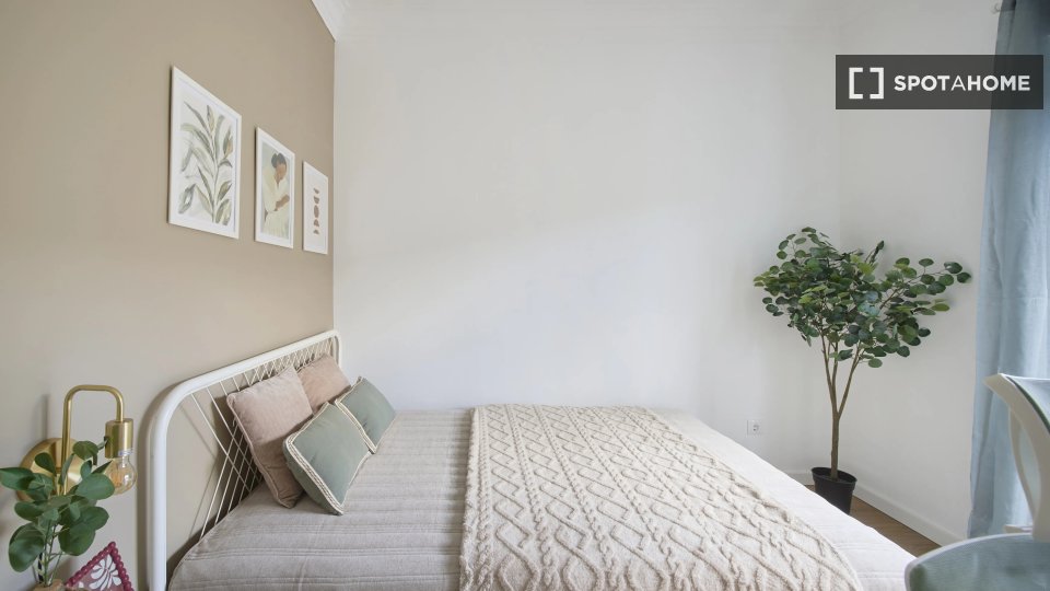 Double room Lisbon, 4 beds — photo 11