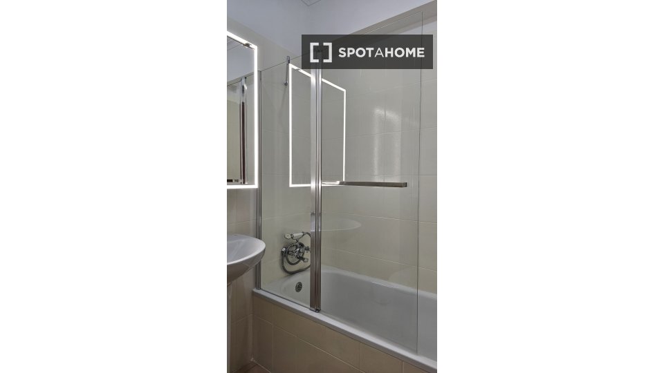 Apartment Lisbon, 1 bed, 50m² — photo 30
